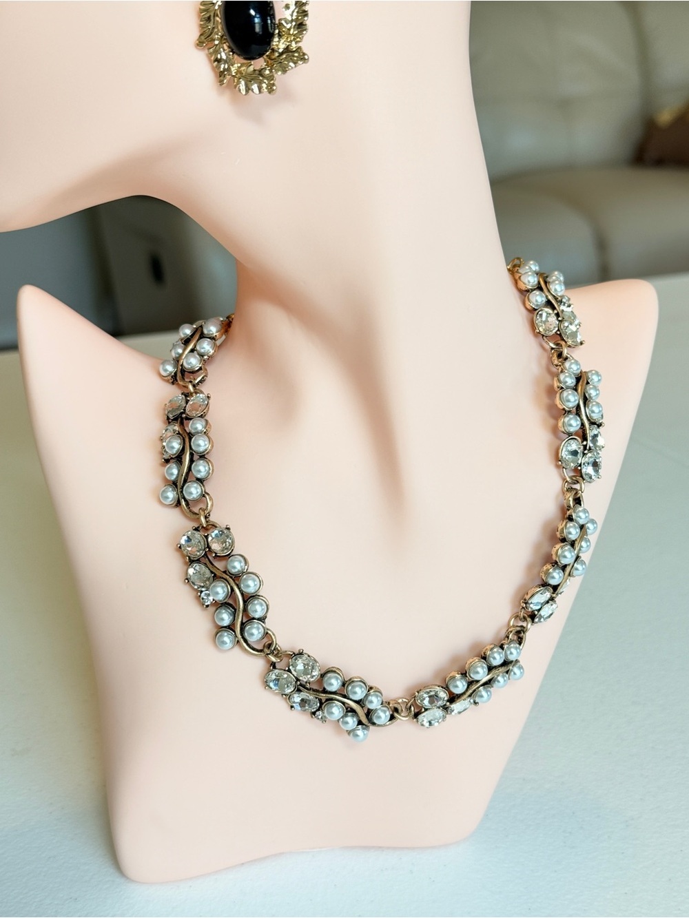 Elegant Gold Pearl and Crystal Statement Necklace - Picture 3 of 12